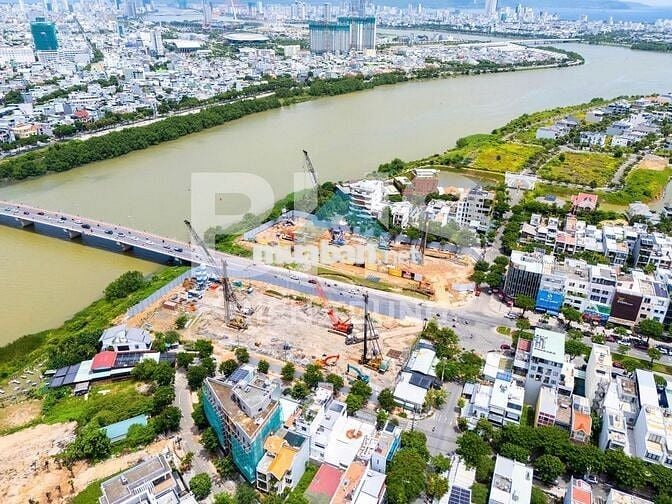 Căn hộ mặt sông Hàn có sân vườn rộng 16m2 nội thất cơ bản tầng trung