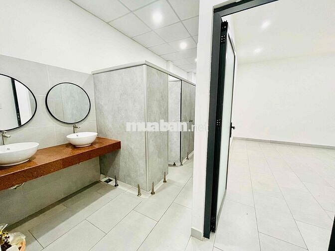 CHO THUÊ NHÀ 333B VÕ VĂN TẦN QUẬN 3 FULL ỐP KÍNH CÓ THANG MÁY GIÁ RẺ