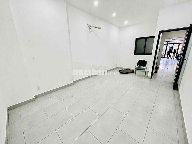 CHO THUÊ NHÀ 333B VÕ VĂN TẦN QUẬN 3 FULL ỐP KÍNH CÓ THANG MÁY GIÁ RẺ