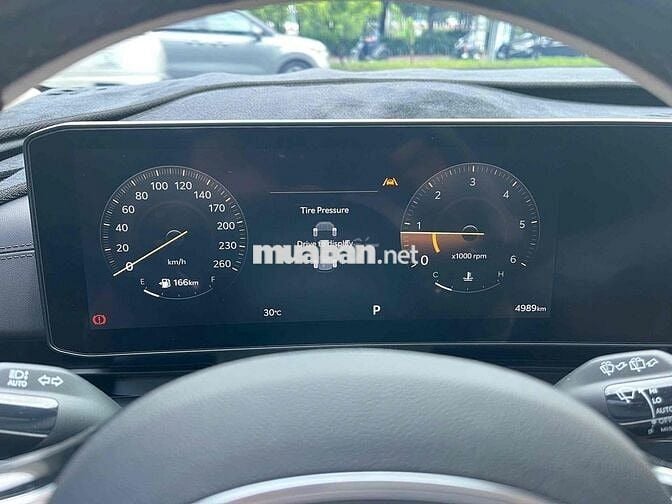 Kia Carnival 2025 Signature 2.2D - 4000 km