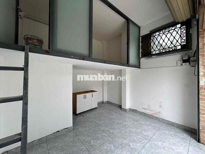 Mặt Bằng Kinh Doanh - 28m2 - Đa Ngành nghề- Có Gác Ở lại - Tân Bình