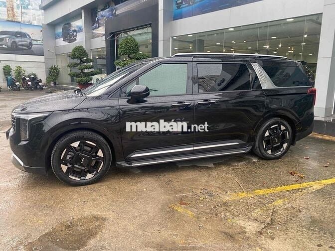 Kia Carnival 2025 Signature 2.2D - 4000 km