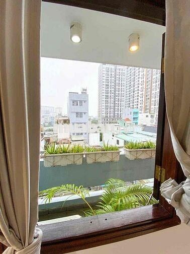 Cho Thuê Căn Hộ Ban Công Gần Ngã Tư Hàng Xanh, Gần Đại Học Hutech,....
