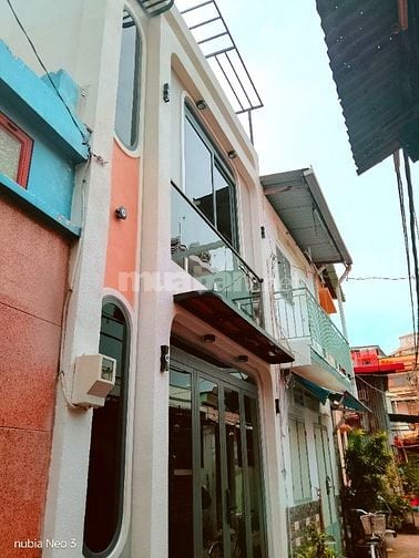 Nhà phố 1 trệt 1 lầu 3PN gần Phan Xích Long, thiết kế tối giản 6.8tỷ