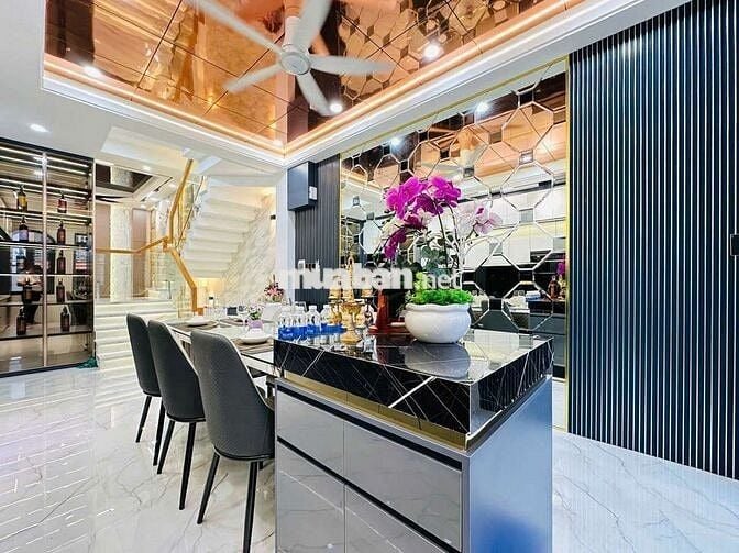 Cho thuê nhà mặt tiền 4 lầu có thang máy 4x 20 full nội thất giá 25tr