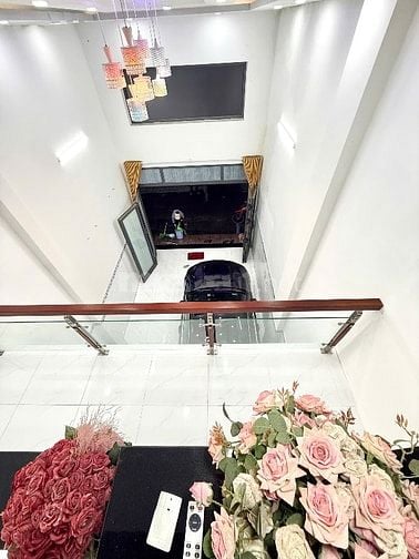 ⭐️Nhà DT:4x16m, 2 lầu xe hơi để trong nhà hẻm 5m Trần Thị Trọng, P15