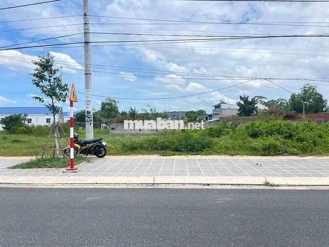 Cần bán gấp lô đất đường chục chính 996c . Đường rộng 24 m giá rẻ nhất