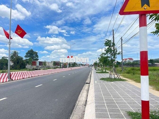 Cần bán gấp lô đất đường chục chính 996c . Đường rộng 24 m giá rẻ nhất