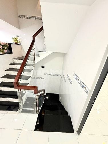 ⭐️Nhà DT:4x16m, 2 lầu xe hơi để trong nhà hẻm 5m Trần Thị Trọng, P15