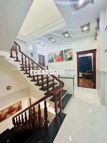 CHO THUÊ NHÀ:
TRỆT 2 LẦU MỚI ĐẸP - SẴN NỘI THẤT
, - KDC HƯNG PHÚ