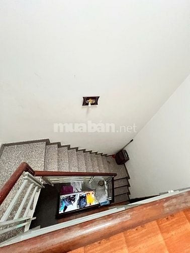 CẦN TIỀN BÁN GẤP NHÀ 4PN - CN 55m2 - CÓ SÂN ĐỂ XE NHÀ NỞ HẬU