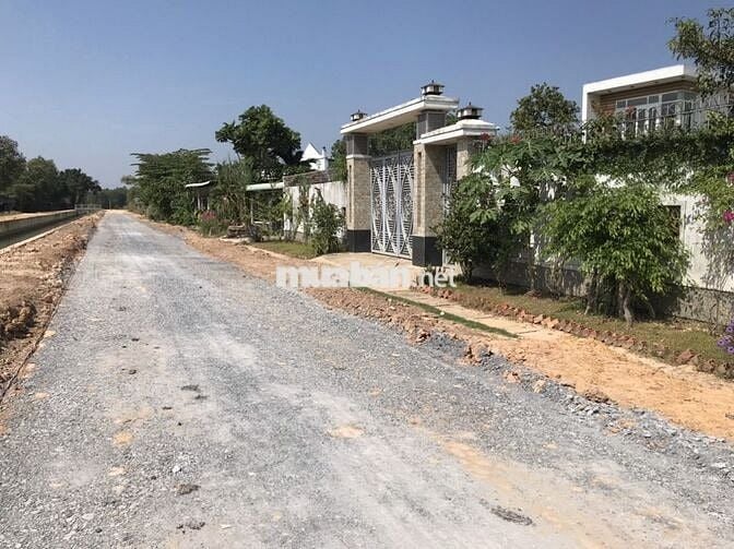 Bán đất mặt tiền Bờ Kênh Đông - Tân An Hội-Củ Chi: 15x37 - Giá 1tỷ575