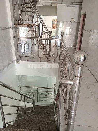 Cho thuê nhà MT QL50.Cách Ngã tư Nguyễn Văn Linh 100m.Dt 5x28.Giá 19tr
