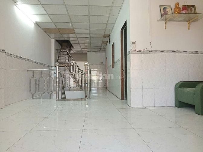 Cho thuê nhà MT QL50.Cách Ngã tư Nguyễn Văn Linh 100m.Dt 5x28.Giá 19tr