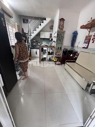 Trung Tâm Phước Kiển, 03 Tầng, DT 30m2