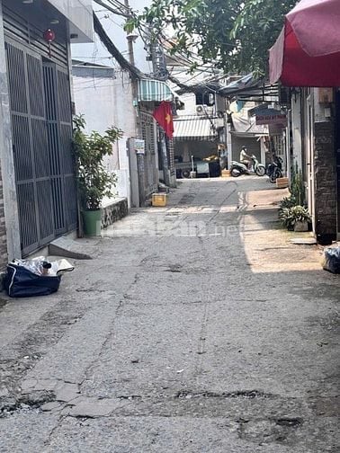 Trung Tâm Phước Kiển, 03 Tầng, DT 30m2