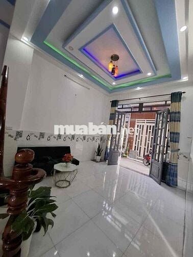 NHÀ DƯỚI 700TR CẠNH CẦU LỚN HÓC MÔN  NGAY CHỢ GÒ HƯU 4X10 (2PN RỘNG )