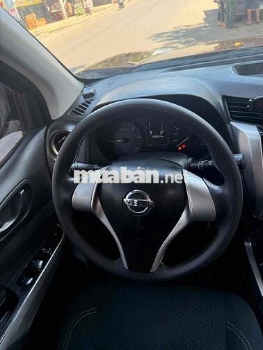 Nissan Navara 2016 NP300E 4x2MT - 100000 km