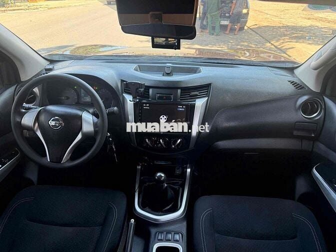 Nissan Navara 2016 NP300E 4x2MT - 100000 km
