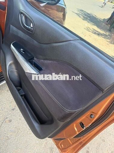 Nissan Navara 2016 NP300E 4x2MT - 100000 km
