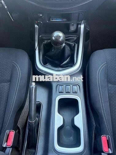 Nissan Navara 2016 NP300E 4x2MT - 100000 km