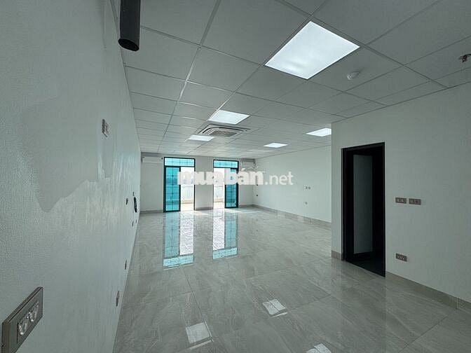 🏢 Cho thuê văn phòng Lạc Long Quân | 142m² sử dụng – 32tr