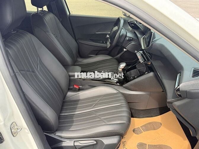 Peugeot 2008 GT Line model 2022