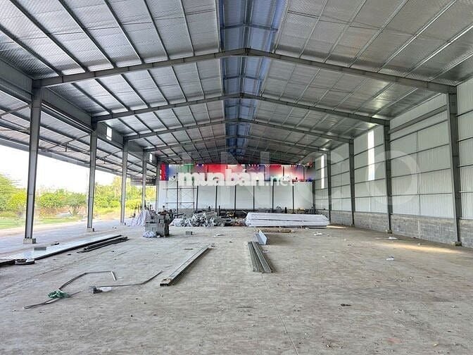 Kho xưởng 560m² có hệ thống báo cháy, đường cặp Quốc Lộ 1A