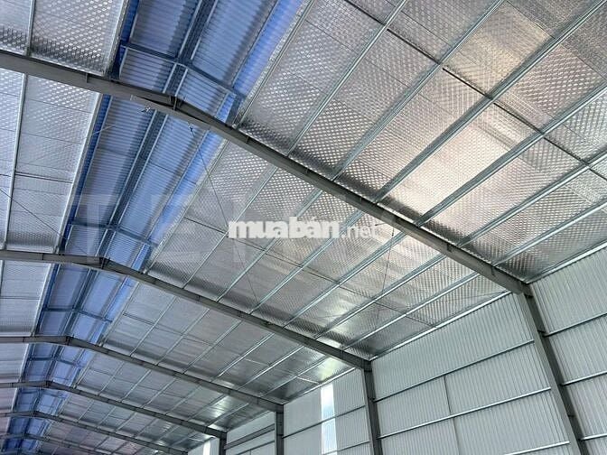 Kho xưởng 560m² có hệ thống báo cháy, đường cặp Quốc Lộ 1A