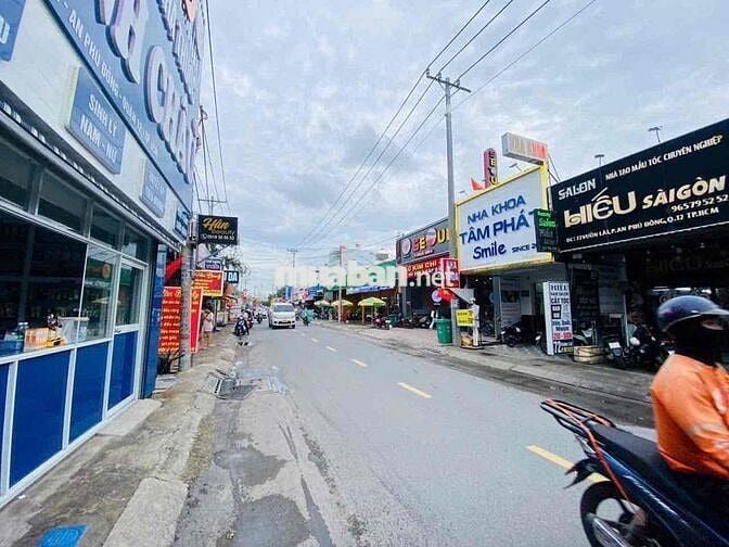 Nhà trống suốt 5x20 có gác rộng nền gạch men giá 9tr đường tải thông