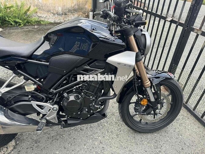 Honda CB300 - Xe zin, xe chạy giữ kỹ