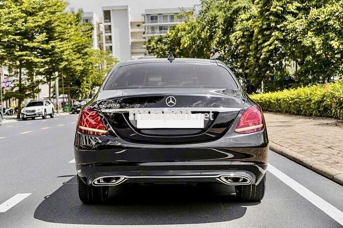 Mercedes C200 Exclusive 2019 - sang trọng lịch lãm