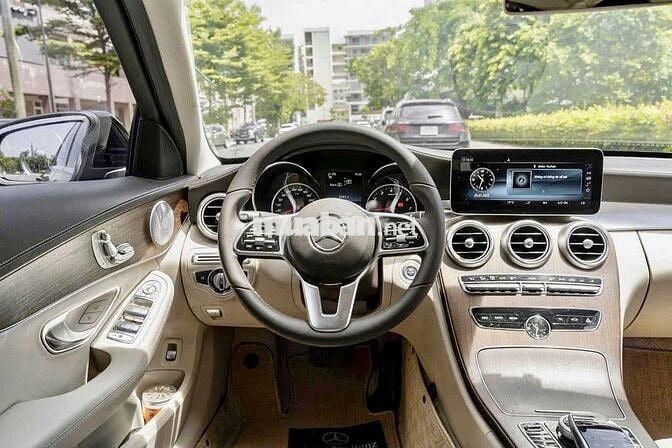 Mercedes C200 Exclusive 2019 - sang trọng lịch lãm