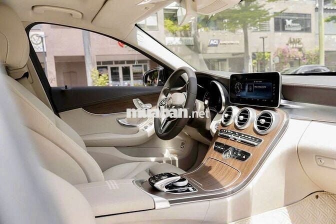 Mercedes C200 Exclusive 2019 - sang trọng lịch lãm