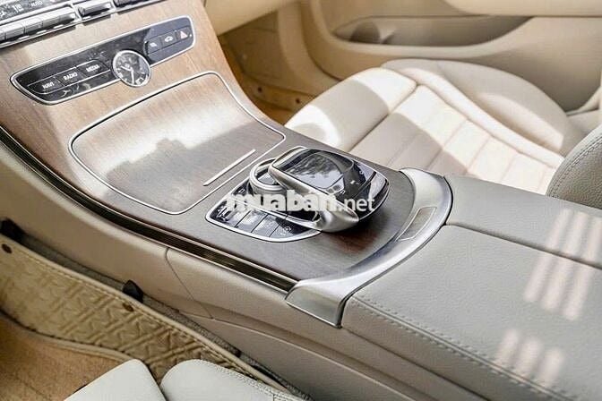 Mercedes C200 Exclusive 2019 - sang trọng lịch lãm