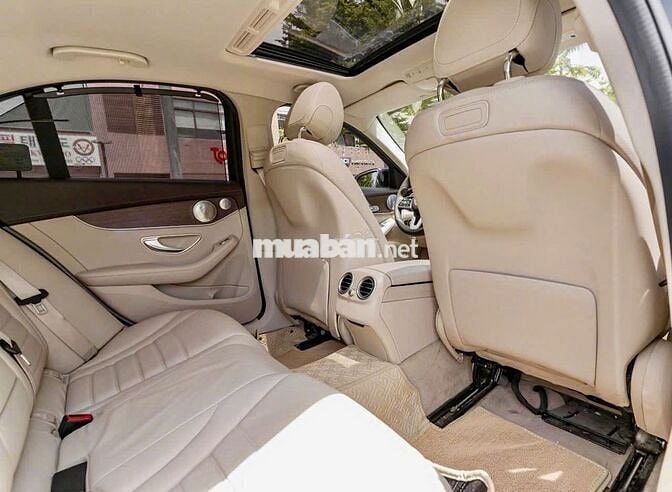 Mercedes C200 Exclusive 2019 - sang trọng lịch lãm