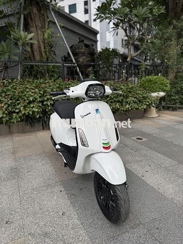 VESPA SPRINT tặng cặp dầu, gương, thảm trải sàn