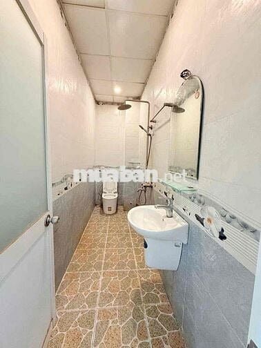 Nhà Mới Sạch Sẻ DT 160m2 1Trệt 1Lầu 2Pn 2Wc Sát Trường Nguyễ Văn Thệ