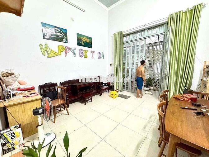 Bán. nà 1 trệt 1 lửng ngay toà nhà chung cư , phường Tân Vạn củ