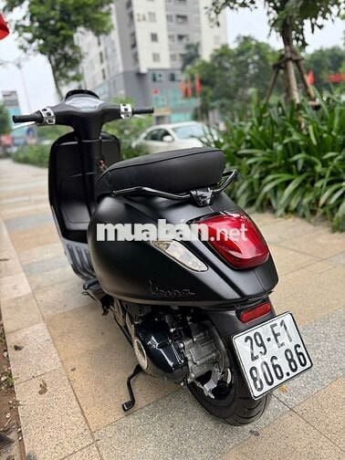 VESPA SPRINT tặng cặp dầu láp, thảm trải sàn