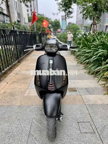 VESPA SPRINT tặng cặp dầu láp, thảm trải sàn