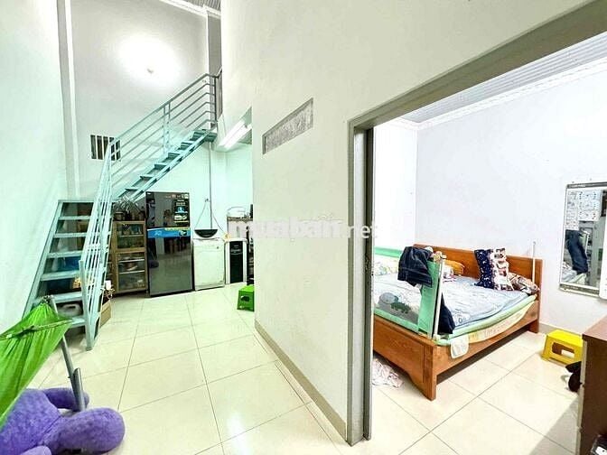 Bán. nà 1 trệt 1 lửng ngay toà nhà chung cư , phường Tân Vạn củ