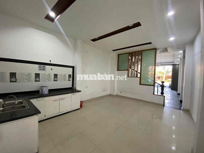 Mặt tiền Hòa Minh - 7 phòng lớn - 15 triệu