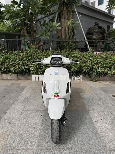 VESPA SPRINT tặng cặp dầu, gương, thảm trải sàn
