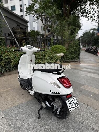 VESPA SPRINT tặng cặp dầu, gương, thảm trải sàn