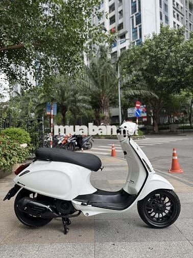 VESPA SPRINT tặng cặp dầu, gương, thảm trải sàn