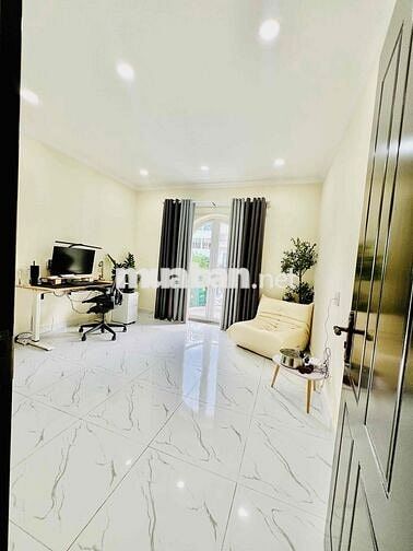 NHÀ ĐẸP MỚI TRỆT 3 LẦU, 5PN, SẴN MÁY LẠNH ,SÁT CITYLANK