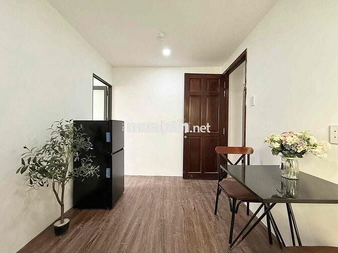 CĂN HỘ TÁCH BẾP 1 PHÒNG NGỦ - PHÒNG KHÁCH - MÁY GIẶT RIÊNG -CỬA SỔ LỚN