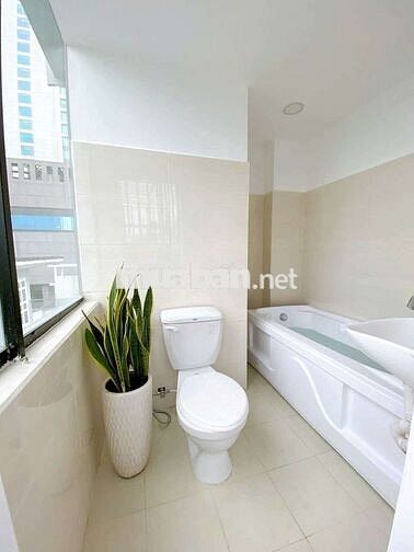 Căn Hộ Studio Ban Công Tách Bếp Full Nội Thất Gần Ngã Tư Hàng Xanh