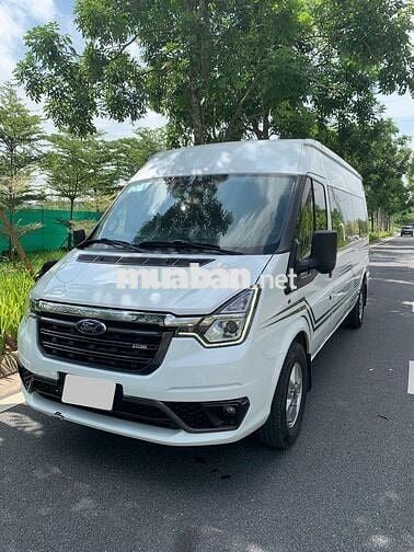 Ford Transit sx2024 cực mới ạ